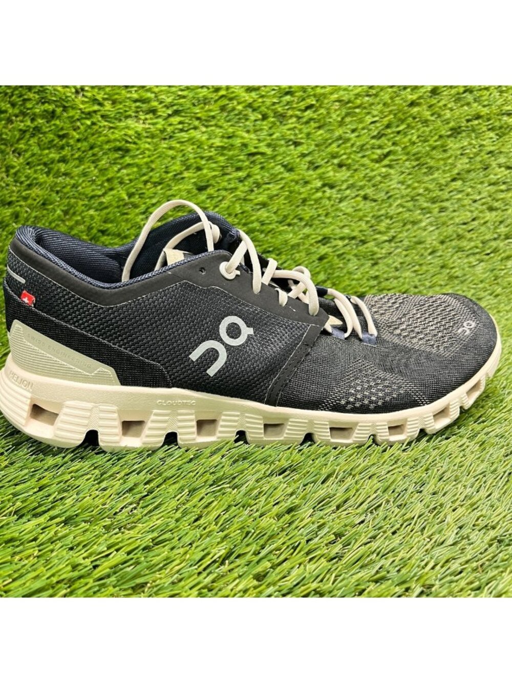 On Cloud X Womens Size 9.5 Black White Athletic Running Walking Shoes Sneakers
